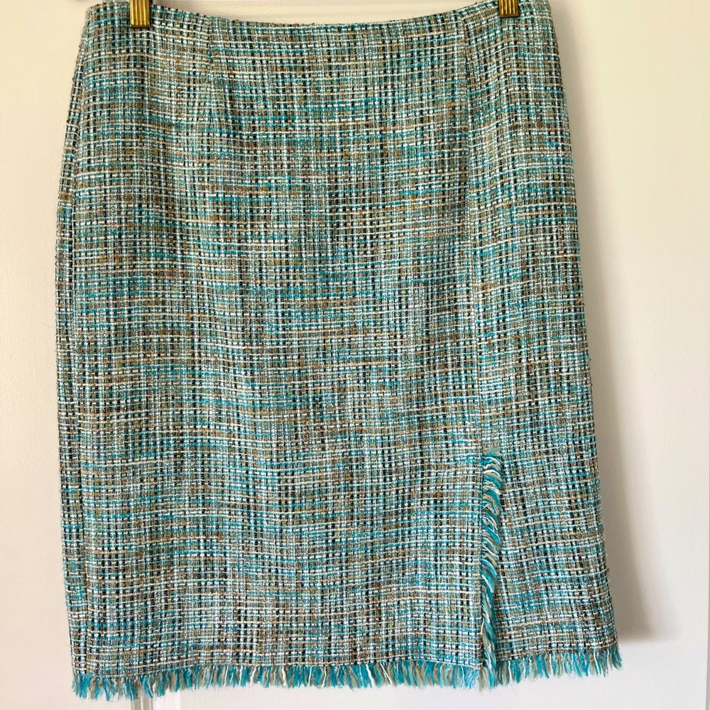 Soft textured skirt, beautiful color combo